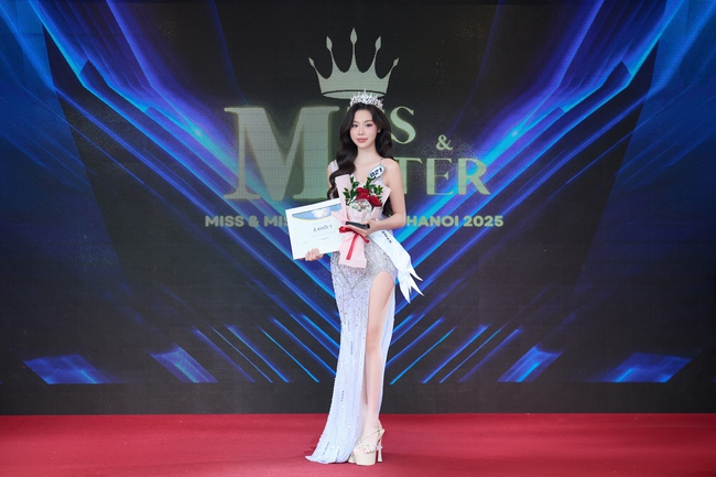 Nguyễn Thị Th&ugrave;y Chang đăng quang &Aacute; kh&ocirc;i 1, Hoa kh&ocirc;i Thanh lịch H&agrave; Nội 2025 - Ảnh 1.