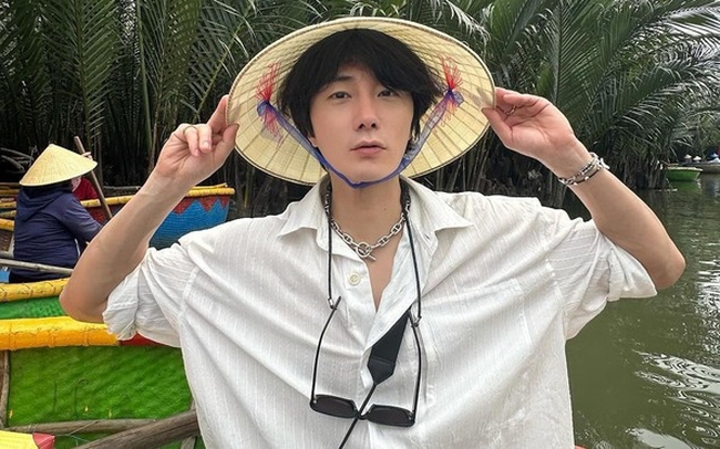 Nam diễn viên đang gây sốt màn ảnh Việt có ông nội và bố đều là Giám đốc, mẹ là Viện trưởng, học hành thì xịn sò cỡ này đây! - Ảnh 1.