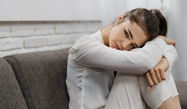 Có biểu hiện nhỏ xíu ở mắt nhưng lại là “lời kêu cứu” của thận, bỏ qua coi chừng chạy thận lúc nào chẳng hay - Ảnh 2.