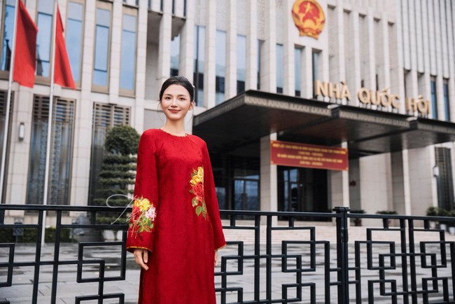 Sau A80, áo dài đỏ - Ảnh 9. Sau A80, áo dài đỏ - Ảnh 9.