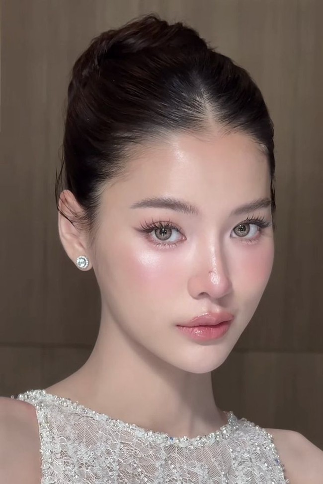 GenZ rần rần với trend makeup theo năm sinh: Layout nào hợp tuổi bạn nhất? - Ảnh 2. GenZ rần rần với trend makeup theo năm sinh: Layout nào hợp tuổi bạn nhất? - Ảnh 2.