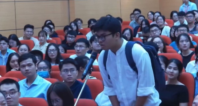 Nam bác sĩ gây bão mạng vì TỪ CHỐI chọn chuyên ngành Nội trú: Hoá ra là "người quen" từng làm rạng danh Việt Nam tại đấu trường quốc tế! - Ảnh 1. Nam bác sĩ gây bão mạng vì TỪ CHỐI chọn chuyên ngành Nội trú: Hoá ra là "người quen" từng làm rạng danh Việt Nam tại đấu trường quốc tế! - Ảnh 1.