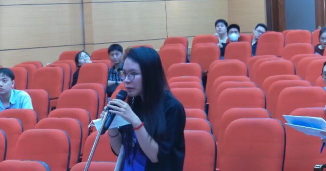 Xuất hiện gần cuối buổi đăng ký, Bác sĩ đẹp trai này chọn ngành gì mà những người ngồi sau TRÒN MẮT kinh ngạc? - Ảnh 2. Xuất hiện gần cuối buổi đăng ký, Bác sĩ đẹp trai này chọn ngành gì mà những người ngồi sau TRÒN MẮT kinh ngạc? - Ảnh 2.