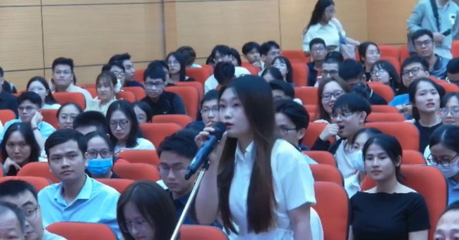 Tình cờ đến... bất ngờ chính là tên của 2 nữ Bác sĩ Nội trú này: Người hô tên trước là Thuý Kiều, người hô sau là Thuý Vân! - Ảnh 1. Tình cờ đến... bất ngờ chính là tên của 2 nữ Bác sĩ Nội trú này: Người hô tên trước là Thuý Kiều, người hô sau là Thuý Vân! - Ảnh 1.