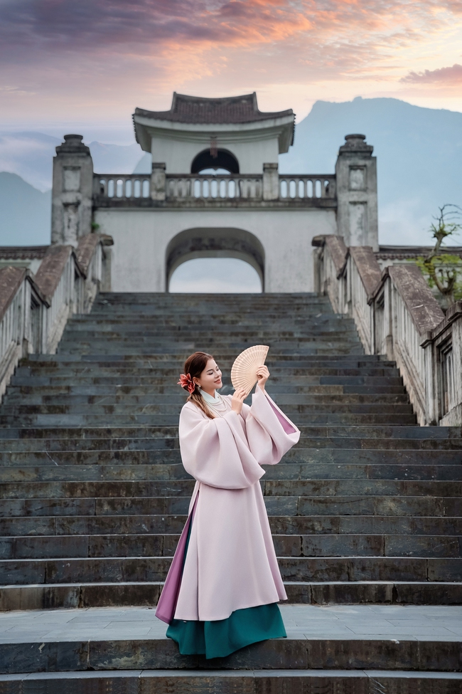 Tina Yuan: Khi cổ phục và những dặm đường hóa thành nhịp cầu nối quá khứ và hiện tại - Ảnh 3. Tina Yuan: Khi cổ phục và những dặm đường hóa thành nhịp cầu nối quá khứ và hiện tại - Ảnh 3.