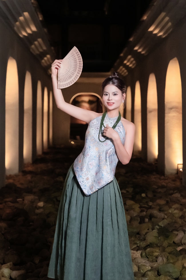 Tina Yuan: Khi cổ phục và những dặm đường hóa thành nhịp cầu nối quá khứ và hiện tại - Ảnh 4. Tina Yuan: Khi cổ phục và những dặm đường hóa thành nhịp cầu nối quá khứ và hiện tại - Ảnh 4.