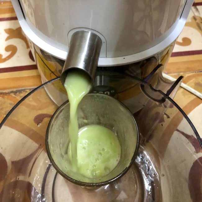 Hà Tăng chăm uống 1 loại nước ép "kem chống nắng" để làn da căng tràn collagen, tôi cũng học theo trong 1 tháng: Kết quả nhận được vô cùng bất ngờ! - Ảnh 3. Hà Tăng chăm uống 1 loại nước ép "kem chống nắng" để làn da căng tràn collagen, tôi cũng học theo trong 1 tháng: Kết quả nhận được vô cùng bất ngờ! - Ảnh 3.