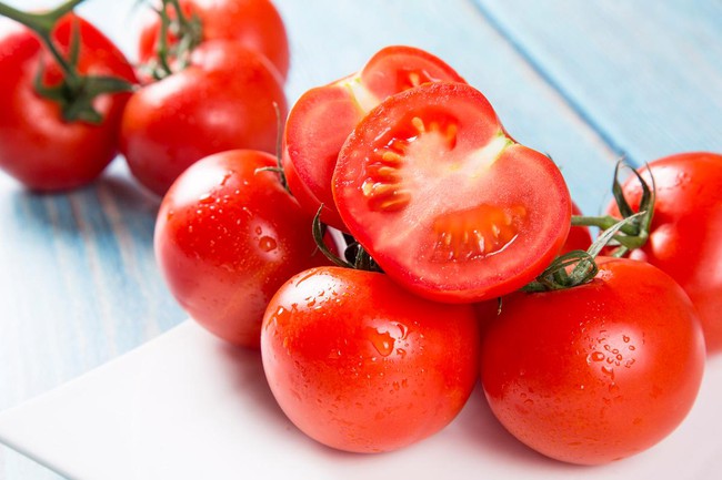 1 người đàn ông 52 tuổi đã ăn cà chua mỗi ngày trong 1 năm, đi khám bác sĩ cũng phải ghen tị: &quot;Sao thể trạng như đàn ông tuổi 40 thế này!&quot; - Ảnh 1.