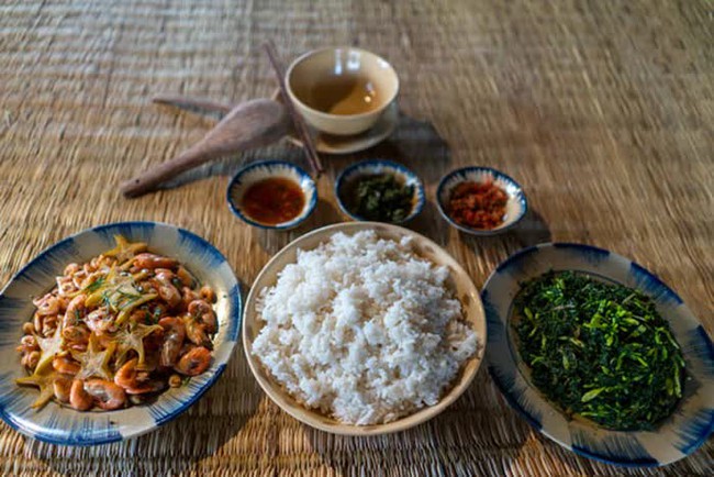 Đặc sản Đắk Lắk vừa đắng vừa chát nhưng &quot;Gia đình Haha&quot; tấm tắc khen ngon, TikToker Giao Heo thì khẳng định: Hương vị không thể tìm thấy ở bất cứ đâu!  - Ảnh 1.