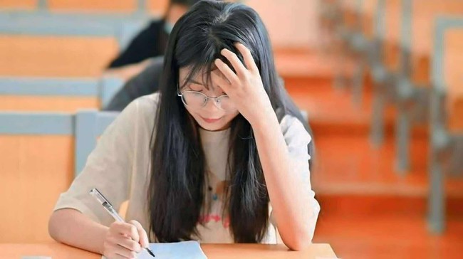 Vừa đỗ đại học đã muốn bỏ, thi lại ngành... y chang, thầy giáo Hà Nội ngán ngẩm: "Nghĩ gì khi đặt nguyện vọng? Sao giờ khổ thế này?" - Ảnh 2. Vừa đỗ đại học đã muốn bỏ, thi lại ngành... y chang, thầy giáo Hà Nội ngán ngẩm: "Nghĩ gì khi đặt nguyện vọng? Sao giờ khổ thế này?" - Ảnh 2.