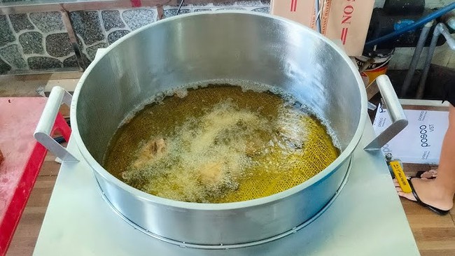 Đừng để bữa cơm ngập trong dầu: Đây là mẹo kiểm soát giúp bạn không sợ béo, lợi sức khỏe - Ảnh 2. Đừng để bữa cơm ngập trong dầu: Đây là mẹo kiểm soát giúp bạn không sợ béo, lợi sức khỏe - Ảnh 2.