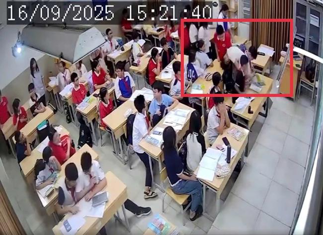 Vụ GVCN bị học sinh lớp 7 t&uacute;m t&oacute;c, giật ng&atilde; xuống nền nh&agrave; v&igrave; thu đồ chơi: Bất ngờ phản ứng của c&ocirc; gi&aacute;o! - Ảnh 2.