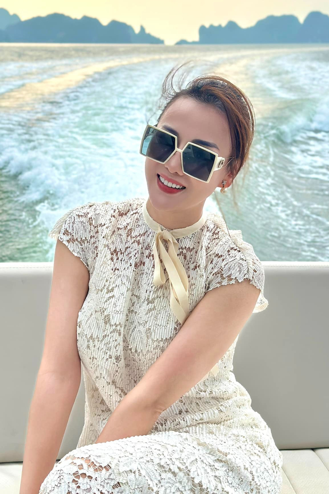 Hóa ra Phương Oanh cũng diện "đồ cũ" vào phim, có cả thiết kế cô mặc khi đang mang bầu cặp song sinh - Ảnh 7. Hóa ra Phương Oanh cũng diện "đồ cũ" vào phim, có cả thiết kế cô mặc khi đang mang bầu cặp song sinh - Ảnh 7.