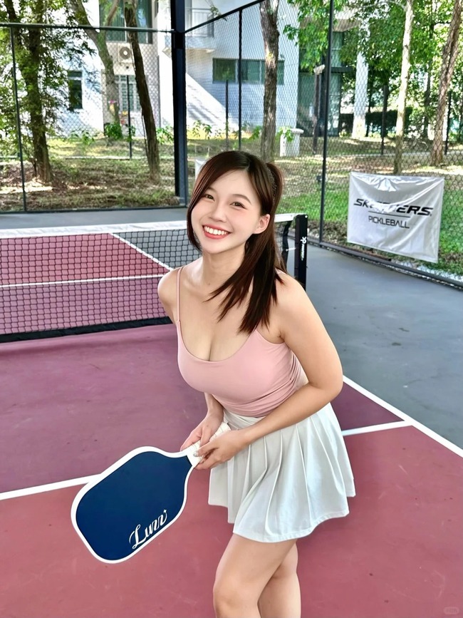 Pickleball girl mặc gì cho chuẩn? Một bên mê váy ngắn mát mẻ, một bên trung thành đồ dài tay - Ảnh 7. Pickleball girl mặc gì cho chuẩn? Một bên mê váy ngắn mát mẻ, một bên trung thành đồ dài tay - Ảnh 7.