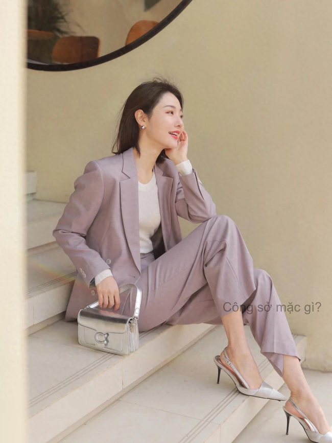 Mặc vest mùa thu không sợ già: Bí quyết khoe 1 điểm này trên cơ thể để set đồ thêm sang - Ảnh 1.