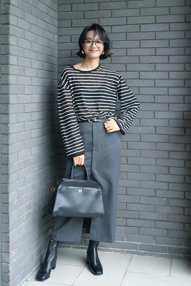 Không phải blazer hay váy hoa, “áo kẻ sọc” mới là item đáng sắm nhất mùa thu - Ảnh 6.
