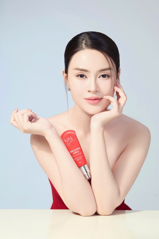 Hoa hậu L&yacute; Kim Thảo ra mắt d&ograve;ng mỹ phẩm ri&ecirc;ng - Ảnh 3.