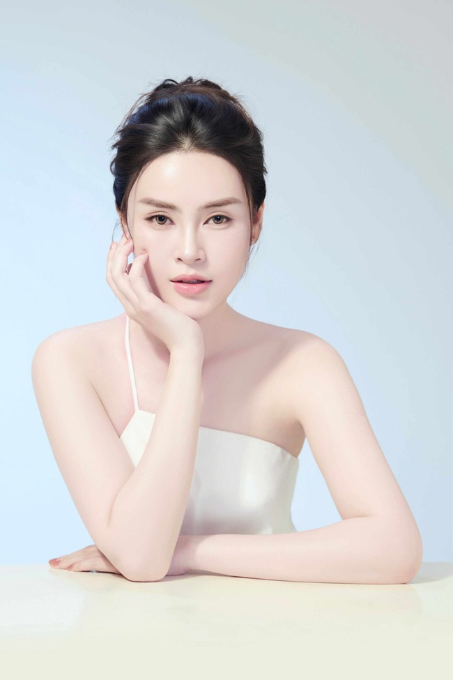 Hoa hậu L&yacute; Kim Thảo ra mắt d&ograve;ng mỹ phẩm ri&ecirc;ng - Ảnh 1.