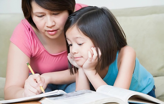 2 môn &quot;thời thượng&quot; nhiều cha mẹ ngày nay đang cho con học: Giúp đầu óc nảy số nhanh và bắt kịp thời đại số! - Ảnh 1.