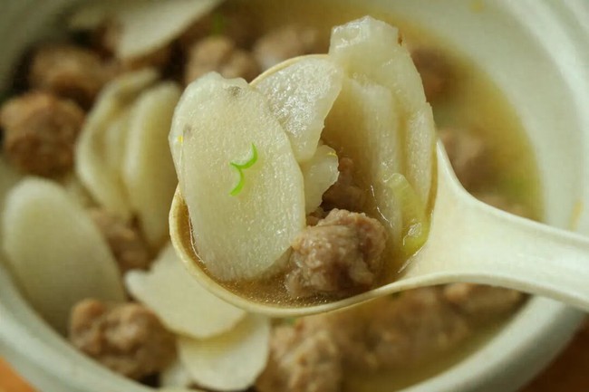 Canh củ mài thịt viên: Món ấm bụng cho mùa thu, nhẹ mà bổ, trẻ con cũng mê - Ảnh 1.