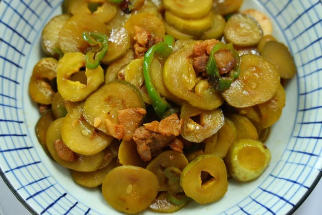Bếp nhà thơm mùa thu: Dưa chuột muối với gừng và hạt thì là cực &quot;gây nghiện&quot;, làm một lần là ăn cả tháng - Ảnh 8.