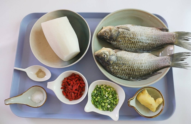 Bát canh dưỡng nhan mùa thu thơm ngon tới giọt cuối cùng: Canh cá nấu củ cải sợi, ngọt thành, ấm dạ dày - Ảnh 2.