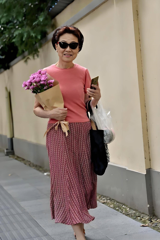 Phụ nữ trung niên tránh xa áo hoa, áo voan mỏng… để không làm mất đi khí chất phú quý  - Ảnh 7.