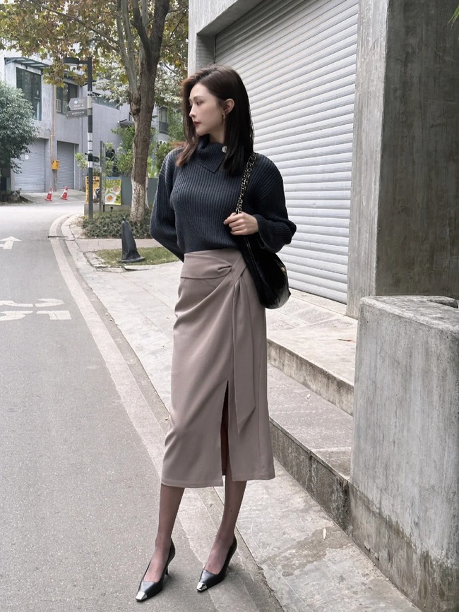 “Chân váy kaki” – món đồ cao cấp giúp phụ nữ U30+ thay đổi khí chất chỉ trong tích tắc - Ảnh 4.