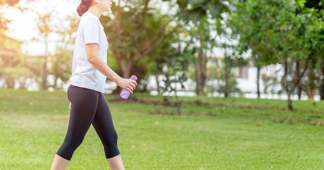 Tôi thấy mình trẻ hẳn ra ở tuổi 40 sau khi đi bộ kiểu này chỉ 1 tháng - Ảnh 2. Tôi thấy mình trẻ hẳn ra ở tuổi 40 sau khi đi bộ kiểu này chỉ 1 tháng - Ảnh 2.