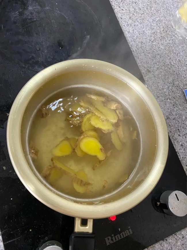 Tôi đun nước gừng để gội đầu, lần đầu tiên tóc rụng kinh khủng nhưng đến lần thứ 3 thì mái tóc thay đổi đến khó tin - Ảnh 3. Tôi đun nước gừng để gội đầu, lần đầu tiên tóc rụng kinh khủng nhưng đến lần thứ 3 thì mái tóc thay đổi đến khó tin - Ảnh 3.