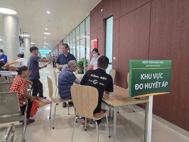 Khai trương Bệnh viện Bạch Mai cơ sở Ninh Bình, đưa dịch vụ y tế tuyến cuối đến gần người dân - Ảnh 4.