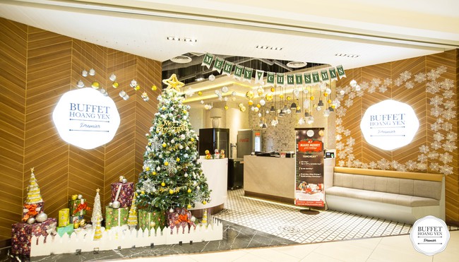 Đại tiệc buffet Gi&aacute;ng sinh ho&agrave;nh tr&aacute;ng nhất năm - Ảnh 1.