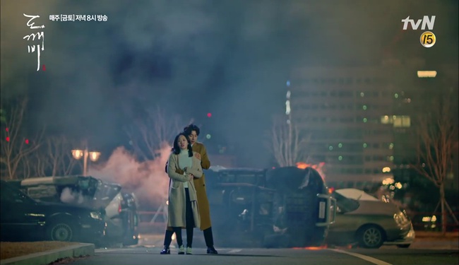 Yêu tinh Gong Yoo can thiệp sinh tử, cứu Kim Go Eun thoát chết lần 2 - Ảnh 1.