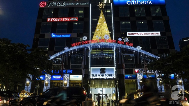 Thiên đường ánh sáng đẹp như trong cổ tích đêm Sài Gòn trước Giáng sinh - Ảnh 19.