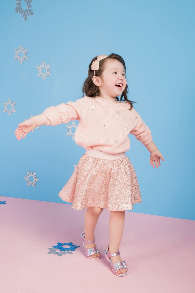 Hơn 2 tuổi, con gái Elly Trần đã cực chuyên nghiệp khi làm mẫu ảnh - Ảnh 4.