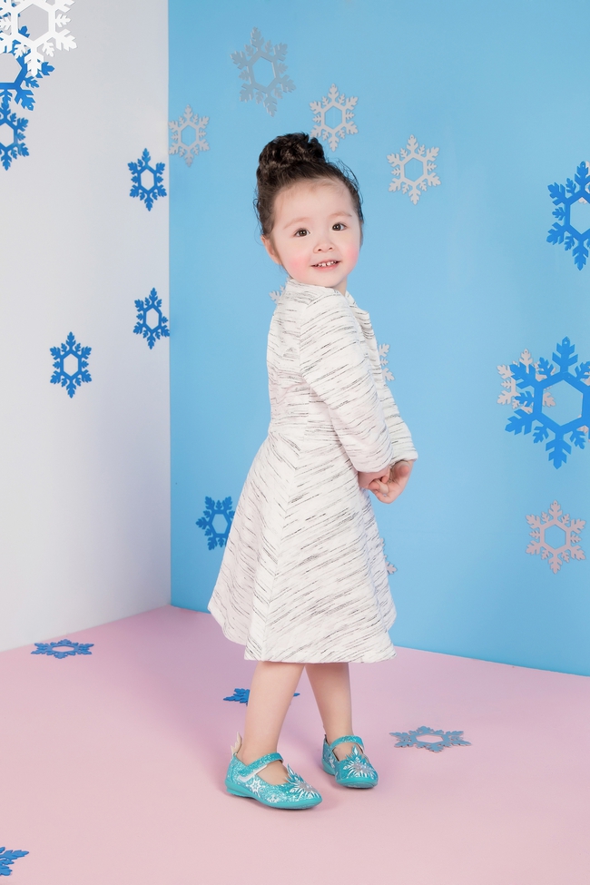Hơn 2 tuổi, con gái Elly Trần đã cực chuyên nghiệp khi làm mẫu ảnh - Ảnh 7.