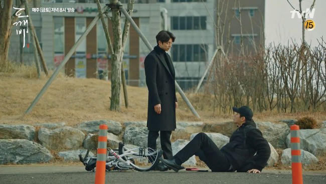 Yêu tinh Gong Yoo can thiệp sinh tử, cứu Kim Go Eun thoát chết lần 2 - Ảnh 9.