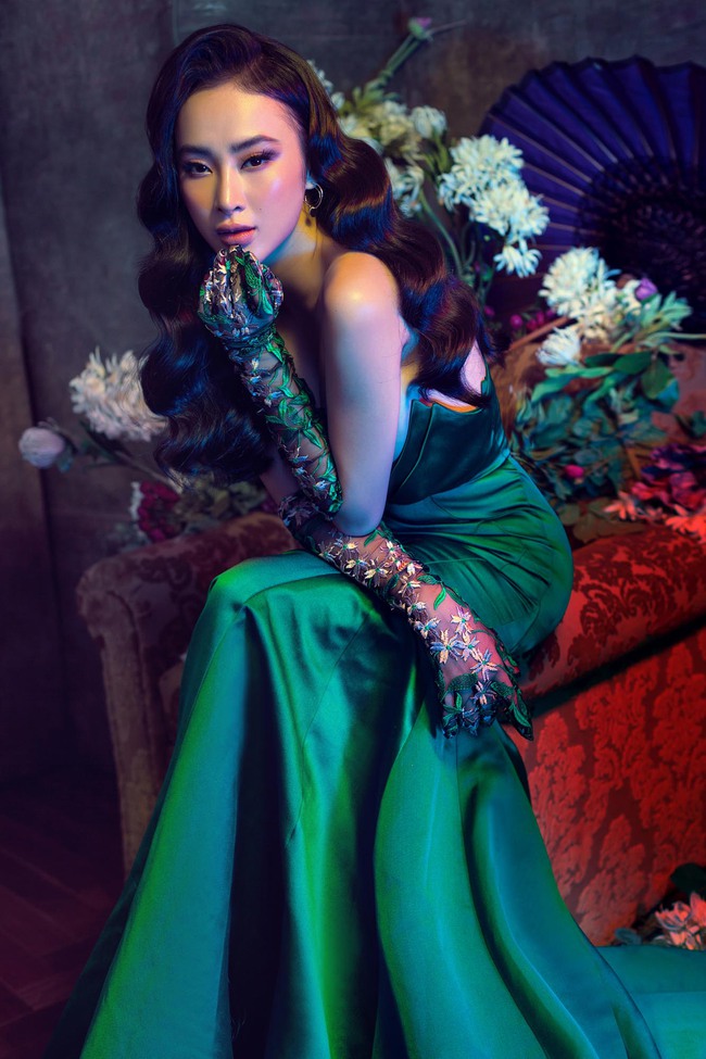 Angela Phương Trinh quyến rũ đầy ma mị với váy xuyên thấu - Ảnh 2. Angela Phương Trinh quyến rũ đầy ma mị với váy xuyên thấu - Ảnh 2.