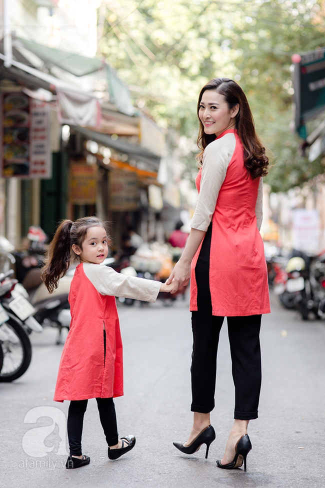 Những thiết kế áo dài cách điệu để mẹ và bé thật duyên dáng dạo phố đón xuân - Ảnh 6.