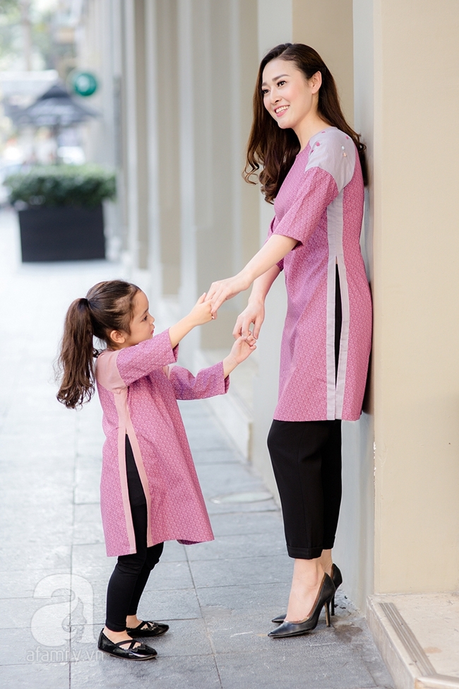 Những thiết kế áo dài cách điệu để mẹ và bé thật duyên dáng dạo phố đón xuân - Ảnh 10.