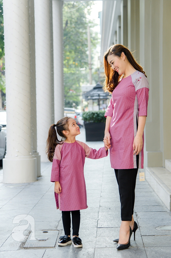 Những thiết kế áo dài cách điệu để mẹ và bé thật duyên dáng dạo phố đón xuân - Ảnh 11.