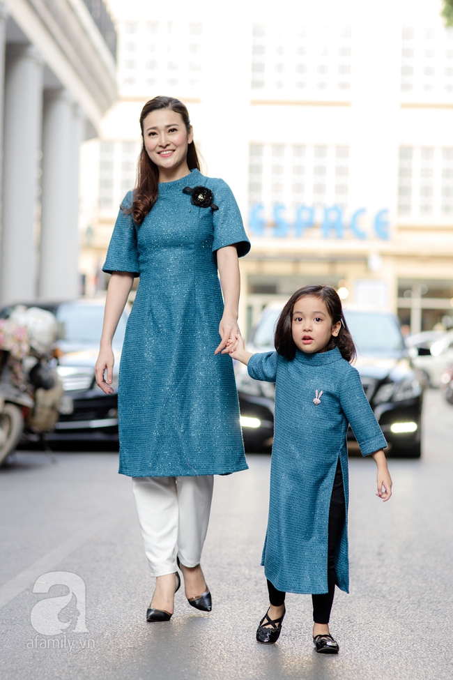 Những thiết kế áo dài cách điệu để mẹ và bé thật duyên dáng dạo phố đón xuân - Ảnh 12.