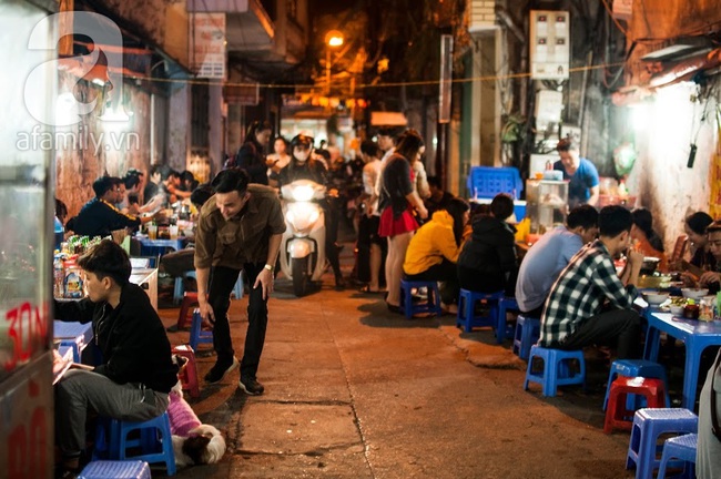 Cảnh bình dị trong con ngõ hợp tác xã ẩm thực đông đúc trên phố Bạch Mai của Hà Nội một ngày tháng Chạp - Ảnh 17.