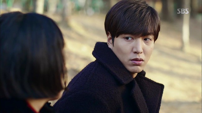 Lee Min Ho khiến các bà, các chị khó chịu vì chăm bạn gái quá lố - Ảnh 1.