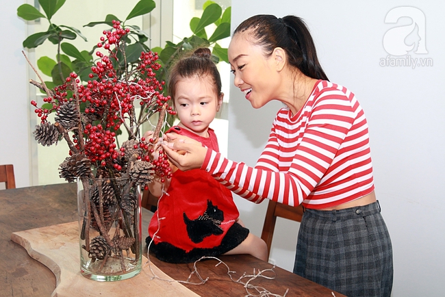 Tiểu thư nhà Đoan Trang đáng yêu cùng mẹ vui đùa trong ngày Giáng sinh - Ảnh 3.