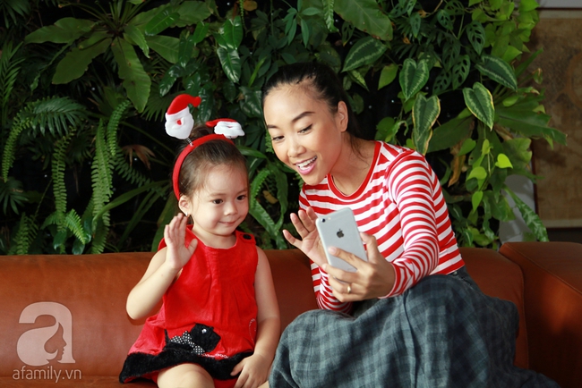 Tiểu thư nhà Đoan Trang đáng yêu cùng mẹ vui đùa trong ngày Giáng sinh - Ảnh 12.