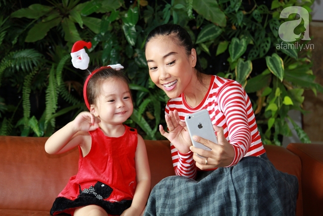 Tiểu thư nhà Đoan Trang đáng yêu cùng mẹ vui đùa trong ngày Giáng sinh - Ảnh 13.