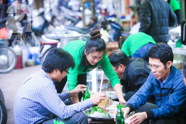 Hàng bánh cuốn chính hiệu Thanh Trì 70 tuổi của cô gái muôn năm cũ, hồn ở đâu bây giờ? - Ảnh 10.