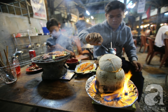 Dừa hỏa diệm sơn - món ăn vừa xuất hiện đã hứa hẹn gây bão ở Sài Gòn - Ảnh 7.