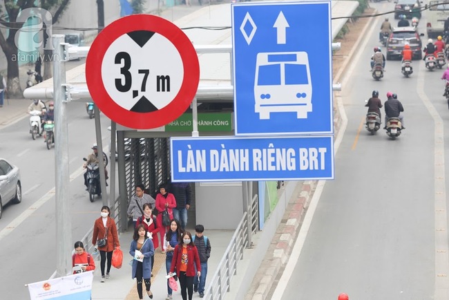 Xe buýt nhanh BRT ở Hà Nội chính thức đi vào vận hành sau thời gian thử nghiệm - Ảnh 9.